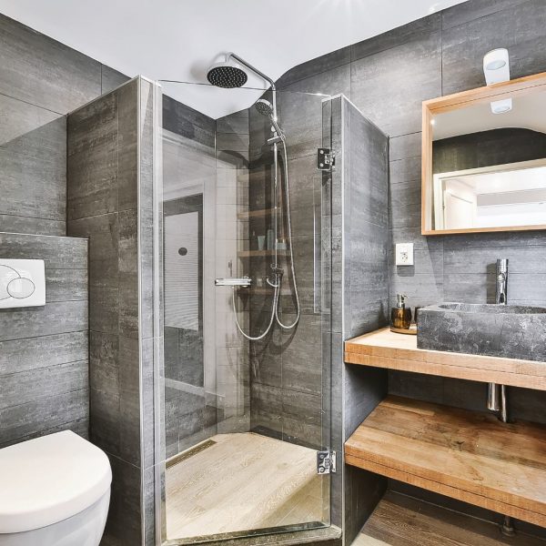 controllo-legionella-jobbing-bagno-hotel Servizio Controllo Legionellosi per hotel e strutture ricettive - Bagno di un hotel